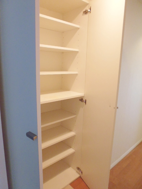 玄関　下駄箱も大きいですね☆