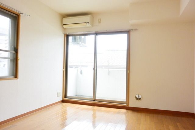 その他　2面採光のお部屋です