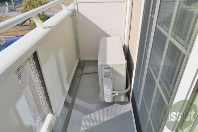 バルコニー　こちらのバルコニーで毎日の物干しはバッチリです。