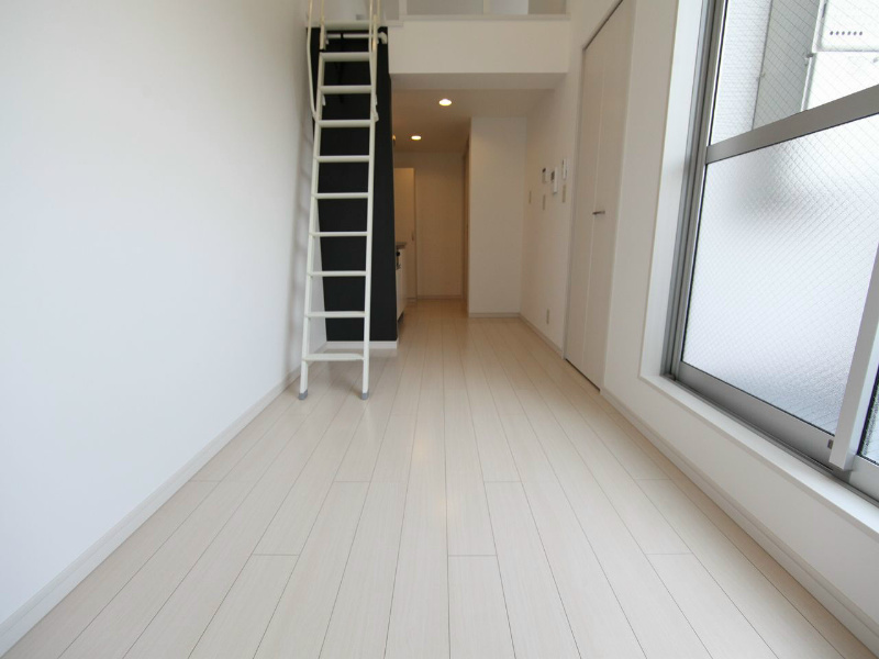 居室・リビング　洋室8.3帖　ロフト5.9帖（収納としても使えます）