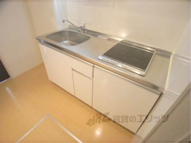 キッチン　２口のシステムキッチン付きです。