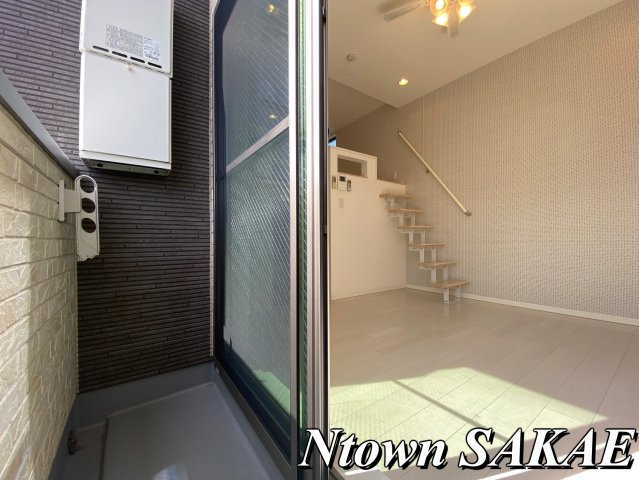 バルコニー　暖かな日差しのふりそそぐバルコニー