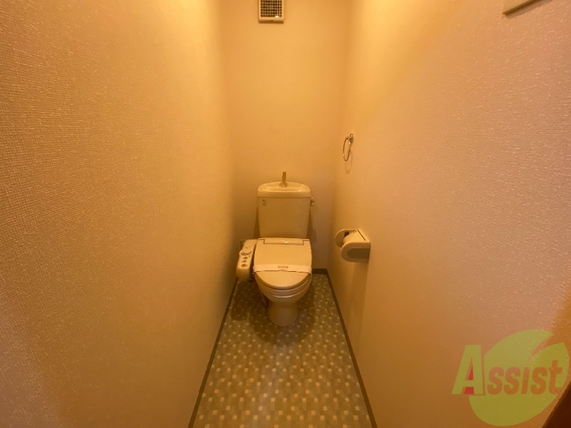 トイレ　こちらはトイレです。清潔感があり、安心して使用できます。