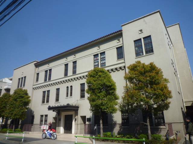 中学校　私立東洋英和女学院中学部（中学校）まで821m