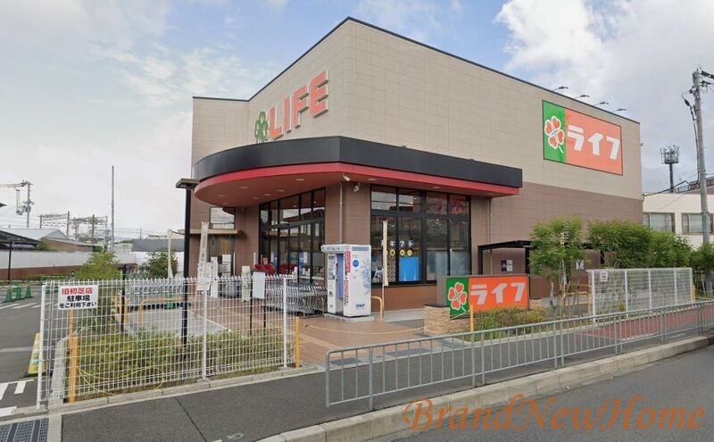 スーパー　ライフ初芝東店（スーパー）まで726m