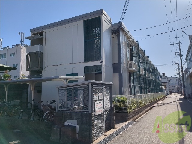 建物外観　２０２２年１１月に外壁塗装いたしました。