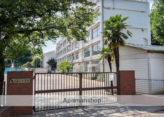 小学校　練馬区立豊玉第二小学校（小学校）まで356m