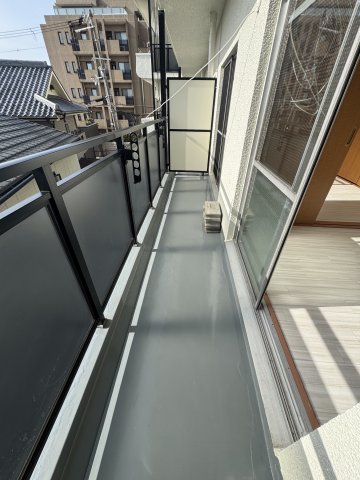 バルコニー　暖かな日差しのふりそそぐバルコニー