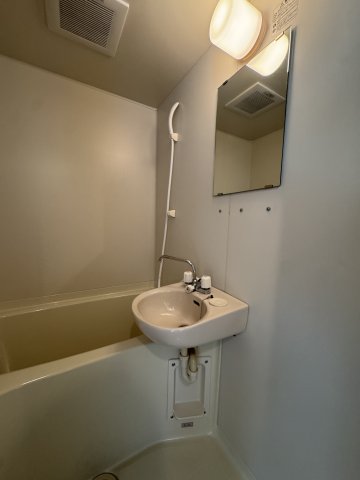 洗面設備　朝の身支度には欠かせない独立洗面化粧台