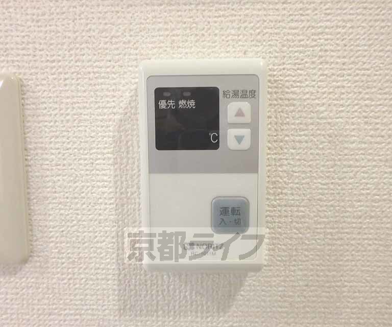 その他設備　給湯器リモコンです。