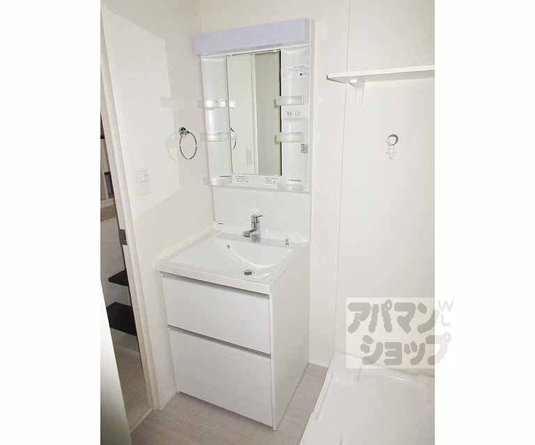 洗面設備　見栄えの良い洗面所です。