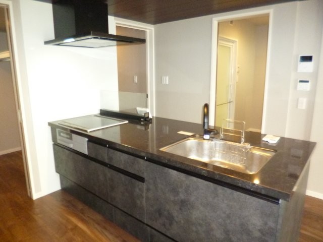 キッチン　３口IHコンロ付システムキッチン