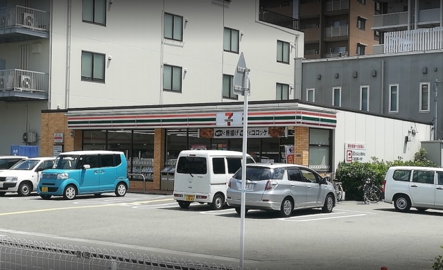 コンビニ　セブンイレブン吹田垂水町3丁目店（コンビニ）まで283m