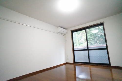 居室・リビング　洋間