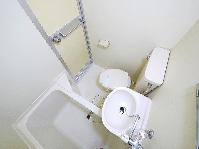 バス・シャワールーム　落ち着いた空間のお風呂です