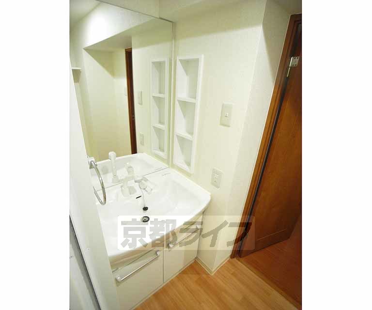 洗面設備　人気の独立洗面台です。