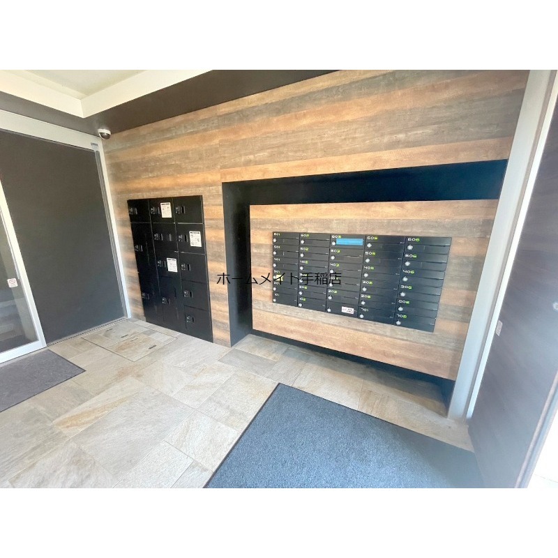 エントランス　宅配ボックス付きです！