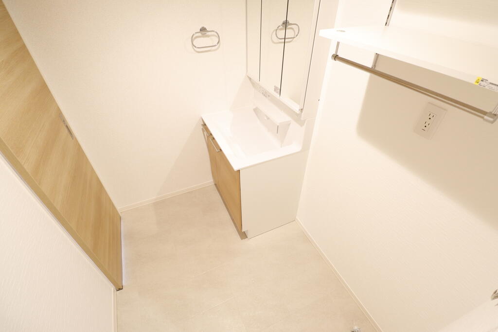 洗面設備　独立洗面台・広々脱衣所です♪