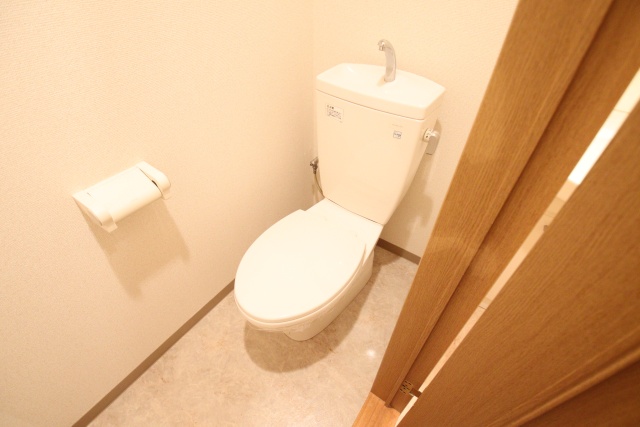 トイレ　※別室の参考写真の為、現況優先です。