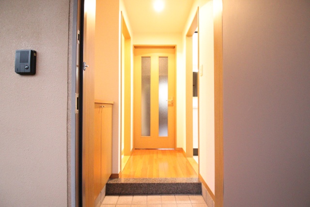 玄関　※別室の参考写真の為、現況優先です。