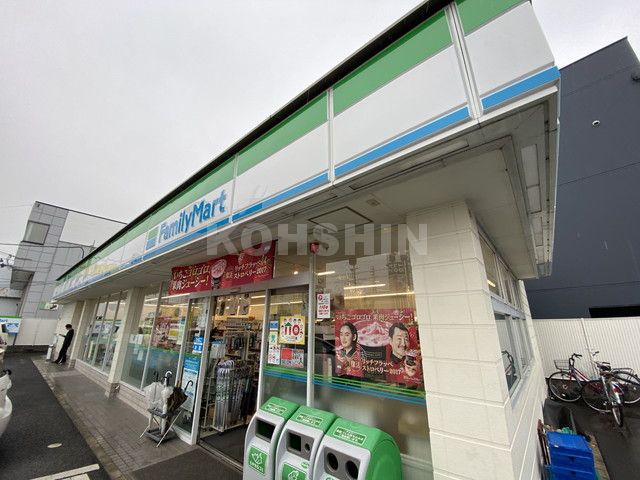 コンビニ　ファミリーマート（コンビニ）まで677m