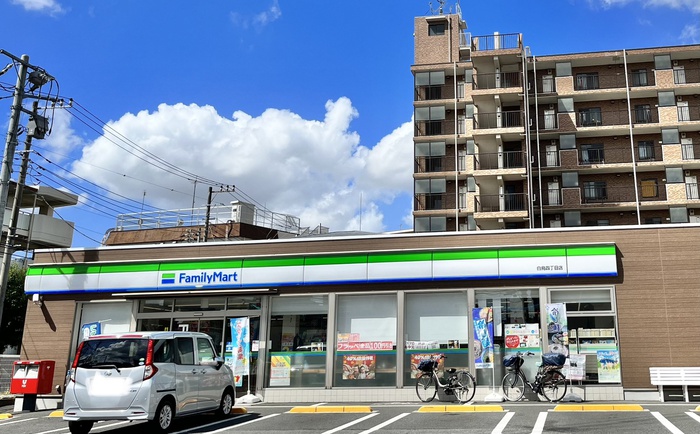 コンビニ　ファミリーマート（コンビニ）まで350m