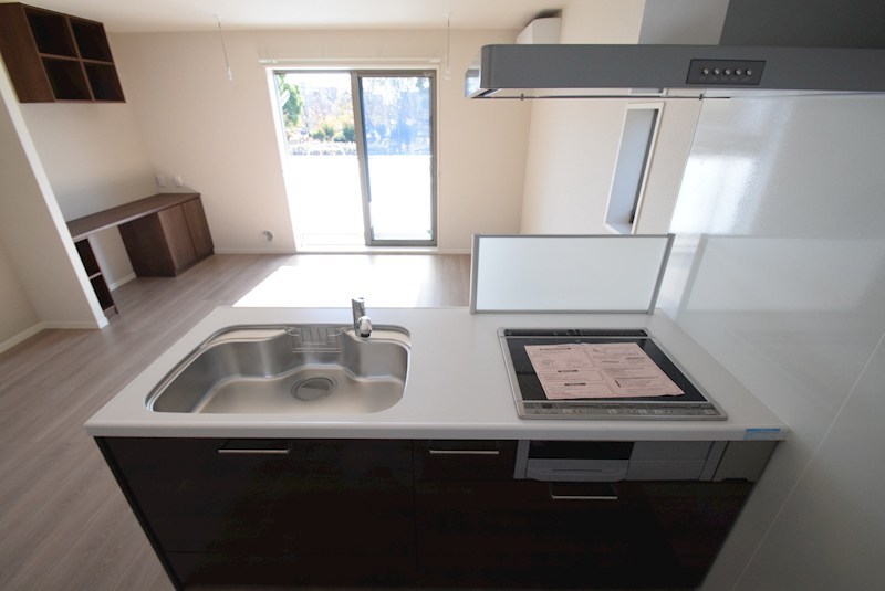 キッチン　ラジェントヒーター、3口・グリル付き