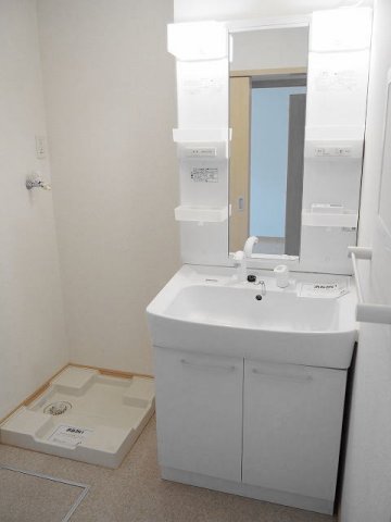 洗面設備　コンパクトで使いやすい洗面所