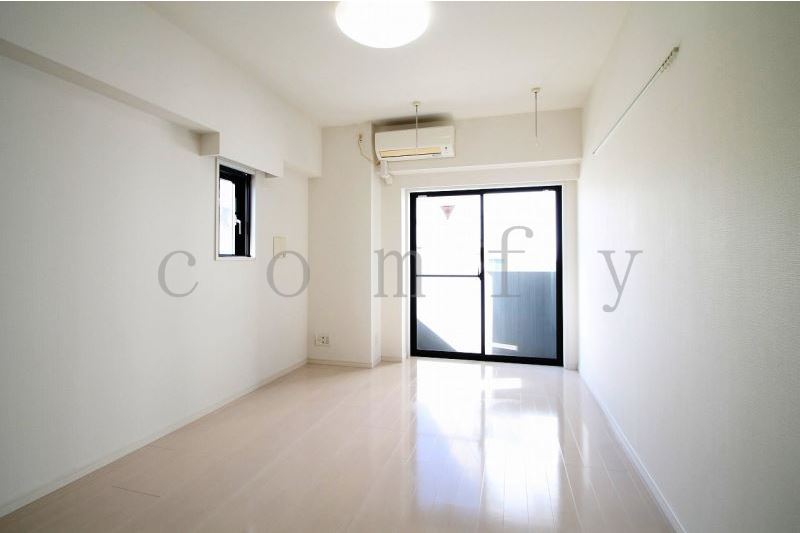 居室・リビング　７．６帖の洋室