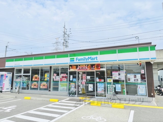 コンビニ　ファミリーマート京田辺三山木店（コンビニ）まで600m