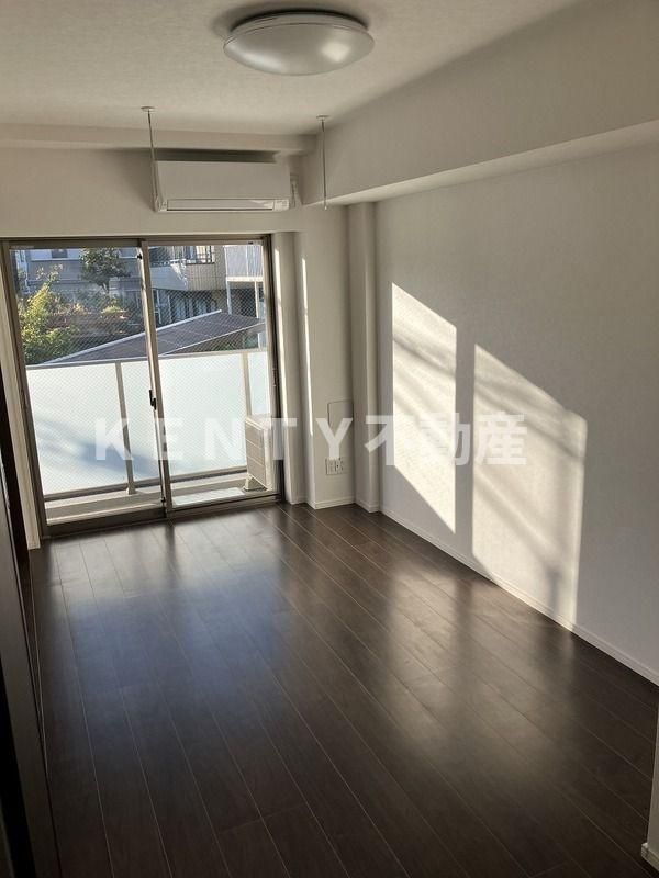 居室・リビング　こちらのリビングで趣味の時間をお楽しみください