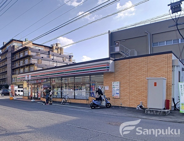 コンビニ　セブンイレブン（コンビニ）まで345m