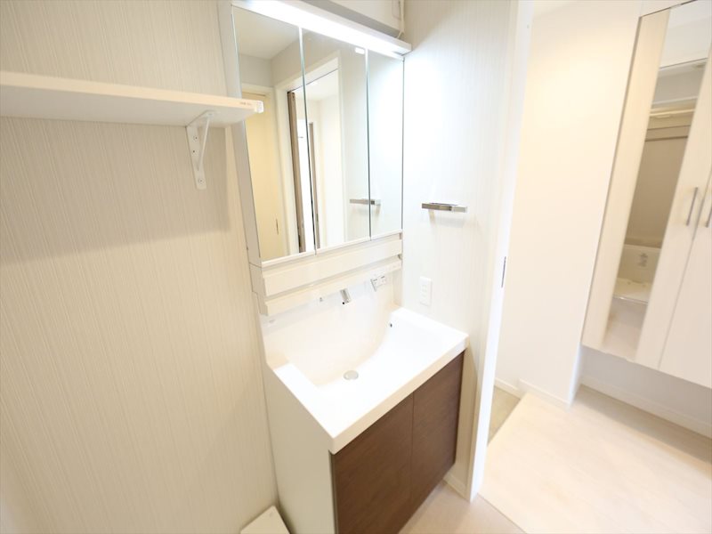 洗面設備　脱衣所　シャンプードレッサー　室内洗濯機置き場