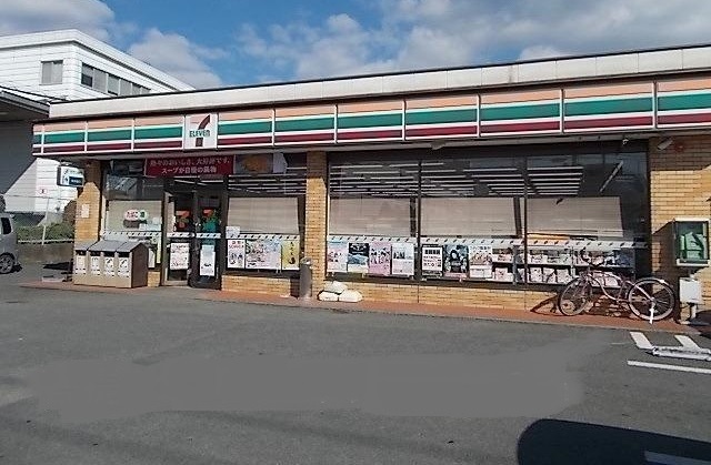 コンビニ　セブンイレブン（コンビニ）まで650m