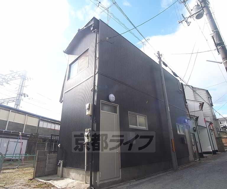 建物外観　角地の物件です。