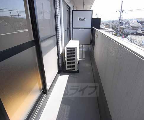 バルコニー　充分な広さですね。