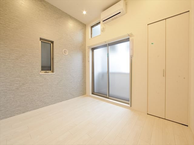 バルコニー　洋室6.1帖　ロフト5.8帖（収納にも使えます）エアコン付き