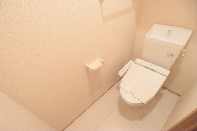 トイレ　温水洗浄便座