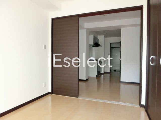 その他部屋・スペース　バルコニーからの洋室です