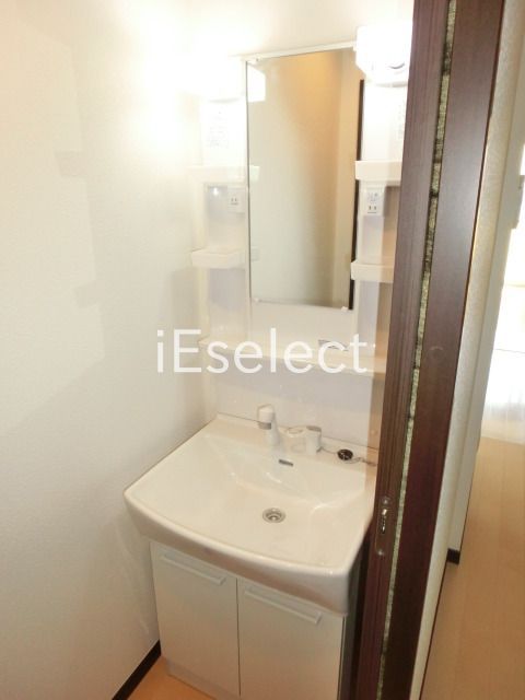 洗面設備　洗髪洗面化粧台付きです