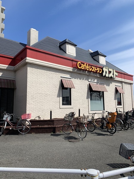 飲食店　ガスト谷原店（飲食店）まで836m