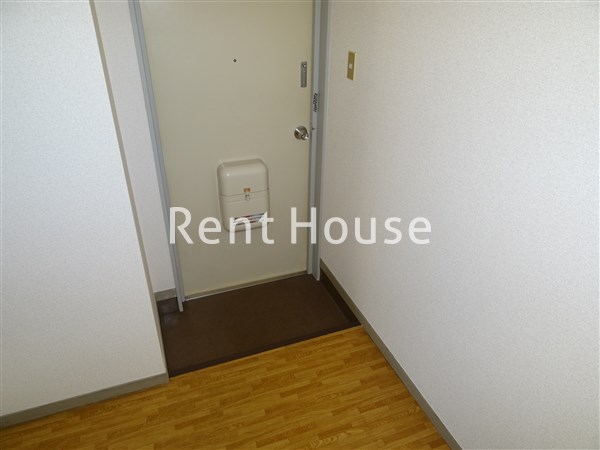 玄関　別号室の参考写真となります