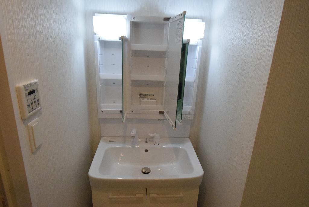 洗面設備　洗髪洗面化粧台