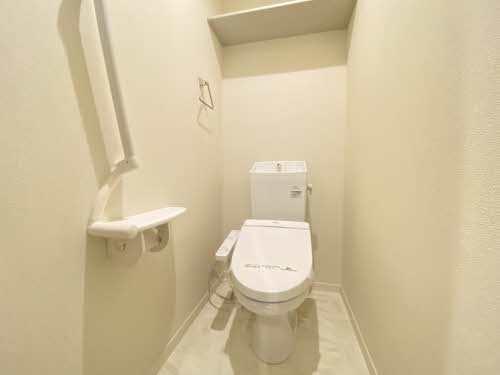 トイレ　温水洗浄暖房便座トイレです