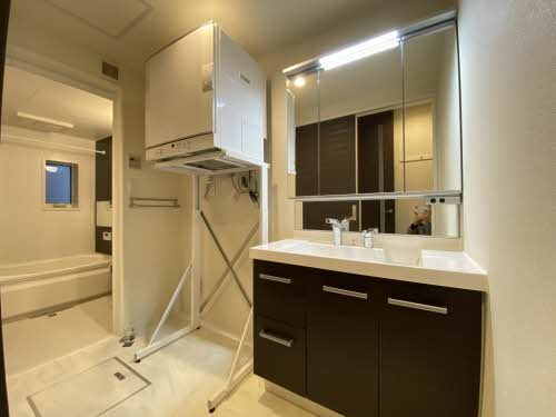 洗面設備　独立洗面化粧台、衣類乾燥機付きです！