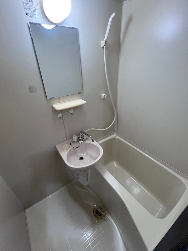 バス・シャワールーム　落ち着いた空間のお風呂です