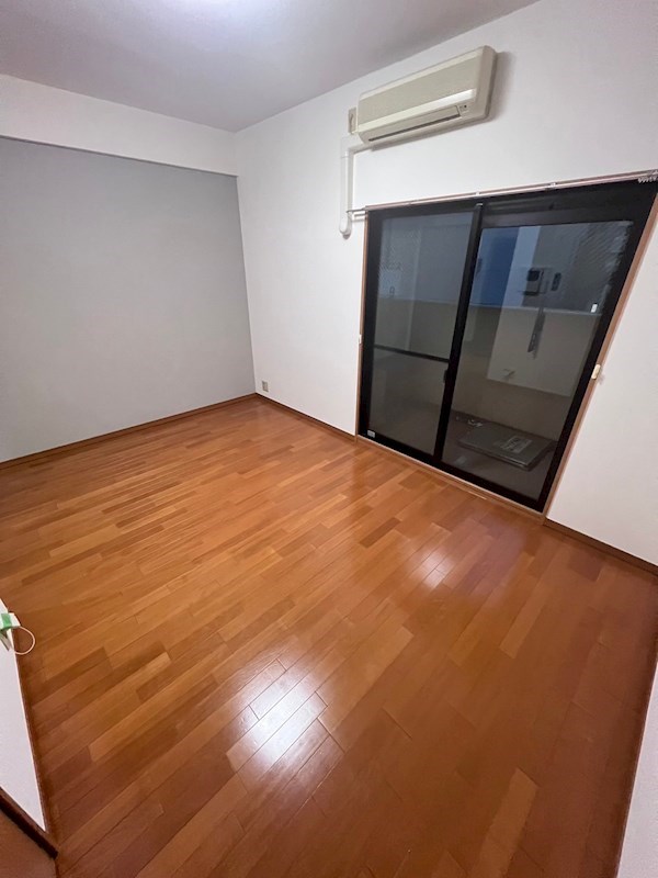 その他部屋・スペース　開放的な寝室です