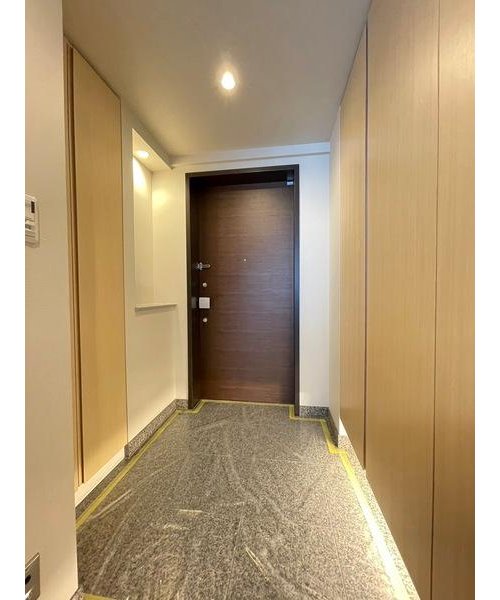 玄関　同マンション別部屋参照。