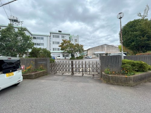 中学校　流山市立常盤松中学校（中学校）まで1257m