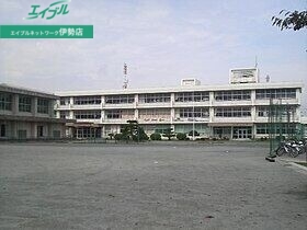 中学校　伊勢市立桜浜中学校（中学校）まで2633m